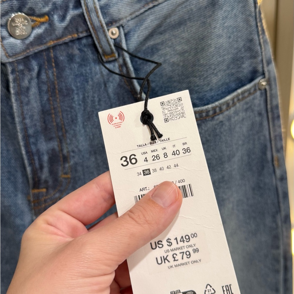 ZARA x Ludovic de Saint Sernin Low Rise Flare Jeans
Size EUR 36 / US 4 - Picture 9 of 15